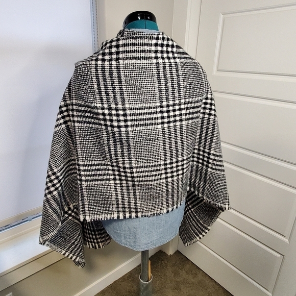 NWT OLD NAVY OVERSIZE BLANKET SCARF SHAWL WRAP BLACK & WHITE PLAID WOMEN OS - Picture 5 of 11